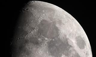 Луната е милиони години по-млада, отколкото се смяташе 