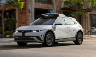 Waymo връща в сервиза над 1200 автономни таксита заради сблъсъци