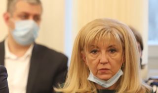 Петя Аврамова се изправя пред Комисията "Манолова"