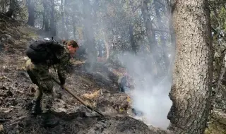 Военните гасят пожари без прекъсване в цялата страна от месец