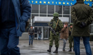 Руски военни окупираха летища в Крим (обновена 11:27)