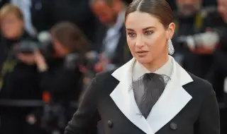 Звезда от "Дивергенти" показа сатенено бельо под къса дантелена рокля на модния форум в Париж (ВИДЕО)