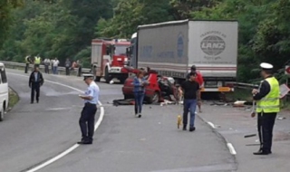 Четирима загинаха в тежка катастрофа