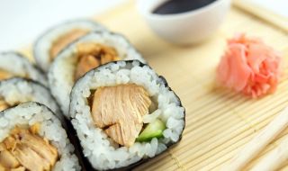 Рецепта на деня: Суши с хрупкаво пилешко филе