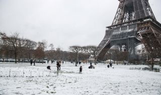Снеговалеж и спрян ток във Франция