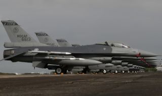 Глобалните военни разходи са нараснали рекордно заради войната в Украйна