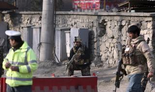 &quot;Ислямска държава&quot; окървави Кабул (СНИМКИ)