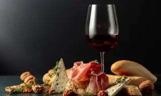 Как да изберем перфектното ястие за всяко червено вино: Вкусни съчетания
