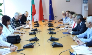 Нинова: Здравната реформа доведе до хаос