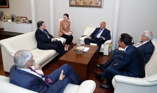 Премиерът разговаря с Барозу и Уесли Кларк