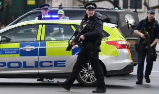 42-годишна жена загина, а двама са ранени при стрелба в Източен Лондон