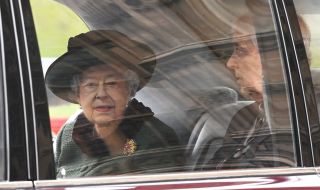 Кралицата почете просълзена паметта  на покойния принц Филип 