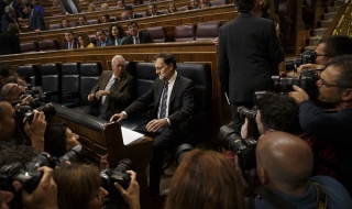 Мариано Рахой загуби вота на доверие