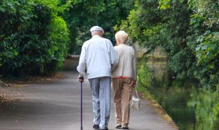 99-годишен мъж предложи брак на любимата си след 80 г. раздяла (ВИДЕО)