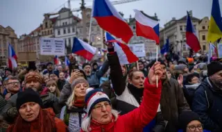 Десетки хиляди чехи подкрепиха на демонстрации президента Петър Павел 