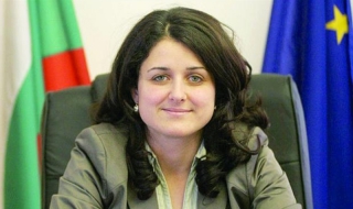 Боянова подписала сделката за дюните