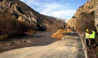 Пропадане на настилката затвори пътя Пловдив - Кричим