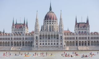 Унгария оттегля спорен закон