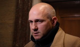 Васил Василев: Не може служебен министър да кадрува в Народния театър