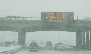 Снежни бури замразиха транспорта в САЩ