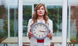 Живеем все по-малко, жените 7 години повече от мъжете