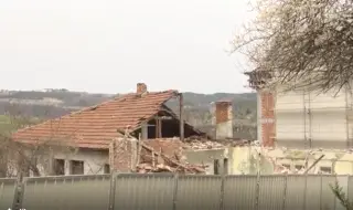 170-годишна къща рухна на пътя на туристите в старинната част на Велико Търново