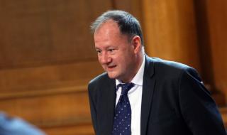 Миков: "Аз съм прост и вие сте прости" е пътят на премиера за комуникация с народа