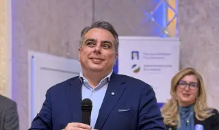 Асен Василев в Сливен: Радев не е нов – управлява с 8 правителства