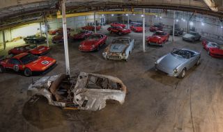 Колекция от редки Ferrari-та бе открита в плевня