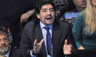 Изритаха Марадона от Ал  Васъл