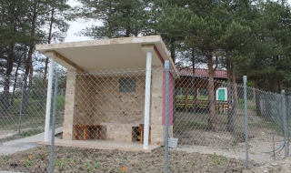 Изселник почете тъща с чешма