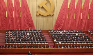 Си Дзинпин циментира желязната си хватка върху Комунистическата партия