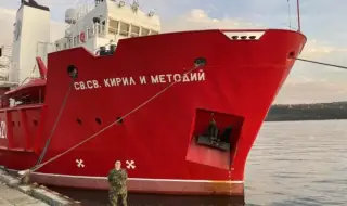 Корабът с български учени от Антарктида ще акостира във Варна