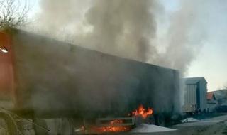 Блокирала гума подпали ТИР в Русенско
