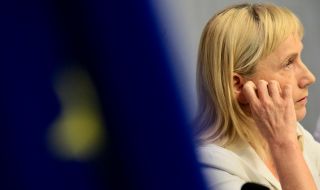 Елена Йончева: ЕК предлага директива за защита на жените от насилие