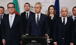 Костадинов: Задържането на мандата до 15 август е гавра с България на едно импотентно управление 