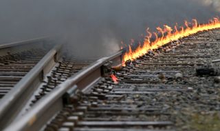 Първо във ФАКТИ: Влак се запали на гарата в Айтос