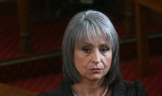 Попова награждава Българка на годината 2011