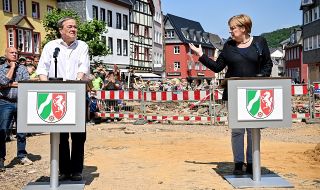 Меркел умолява германците: Подкрепете Лашет!