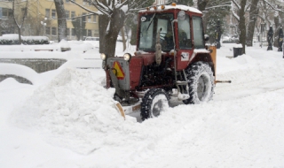Около 2000 машини почистват пътищата