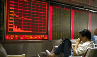След срив борсата в Шанхай спря търговията