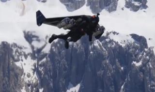 60-годишният Jetman лети с 300 км/ч (ВИДЕО)