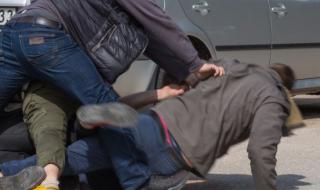 Хулигани пребиха млад мъж в Сандански