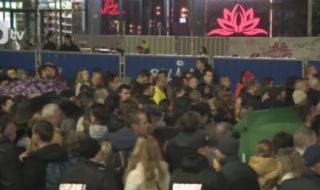 Протест пред парламента срещу хартиената бюлетина