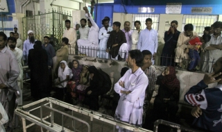 40 убити при експлозия в Пакистан