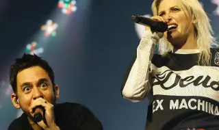 Вокалистката на Linkin Park обръсна главата на фен на сцената на рок фестивал (ВИДЕО)