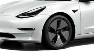Фаровете Tesla Model 3 и Y станаха по-умни