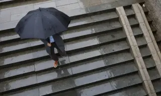 Времето днес, прогноза за четвъртък, 9 октомври: Облачността се разкъсва от запад, ветровито на североизток