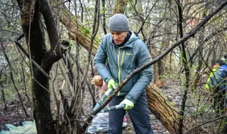 Над 1000 доброволци събраха 200 т отпадъци при пролетното почистване на София, Терзиев чисти в „Люлин“