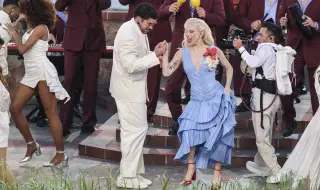 Влюбена двойка сключи брак по време на шоуто на Bad Bunny на Супербоул (ВИДЕО)